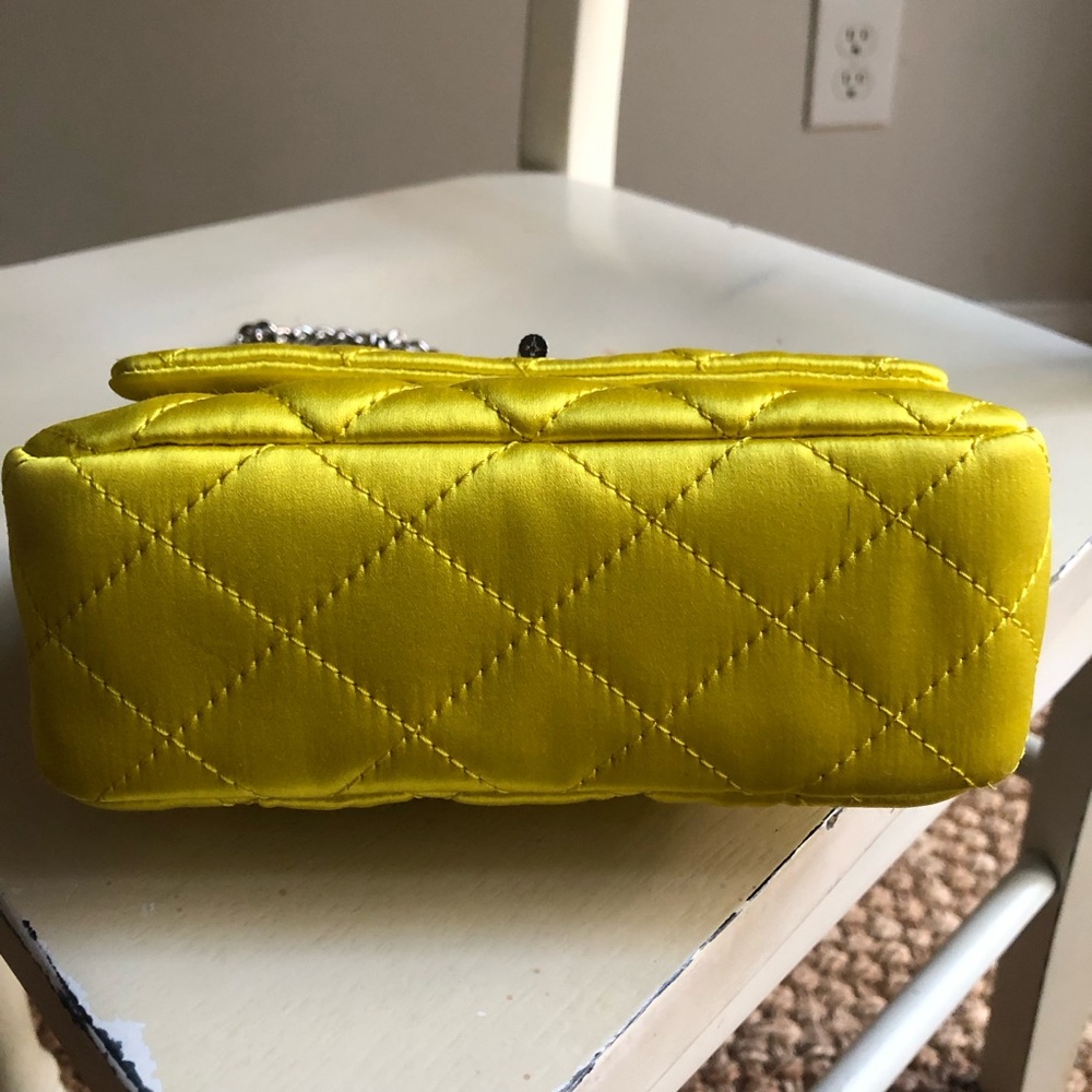 New: India Hicks Consort Bag. Italian Quilted Satin. Convertible. - Picture 12 of 16